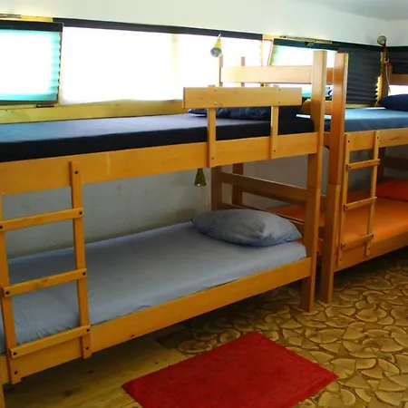 Chillton Hostel *